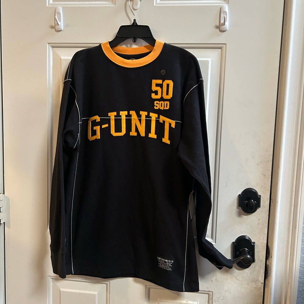 Y2K in new condition men’s G-Unit Black and Gold Long Sleeve Patched Tee Sz M